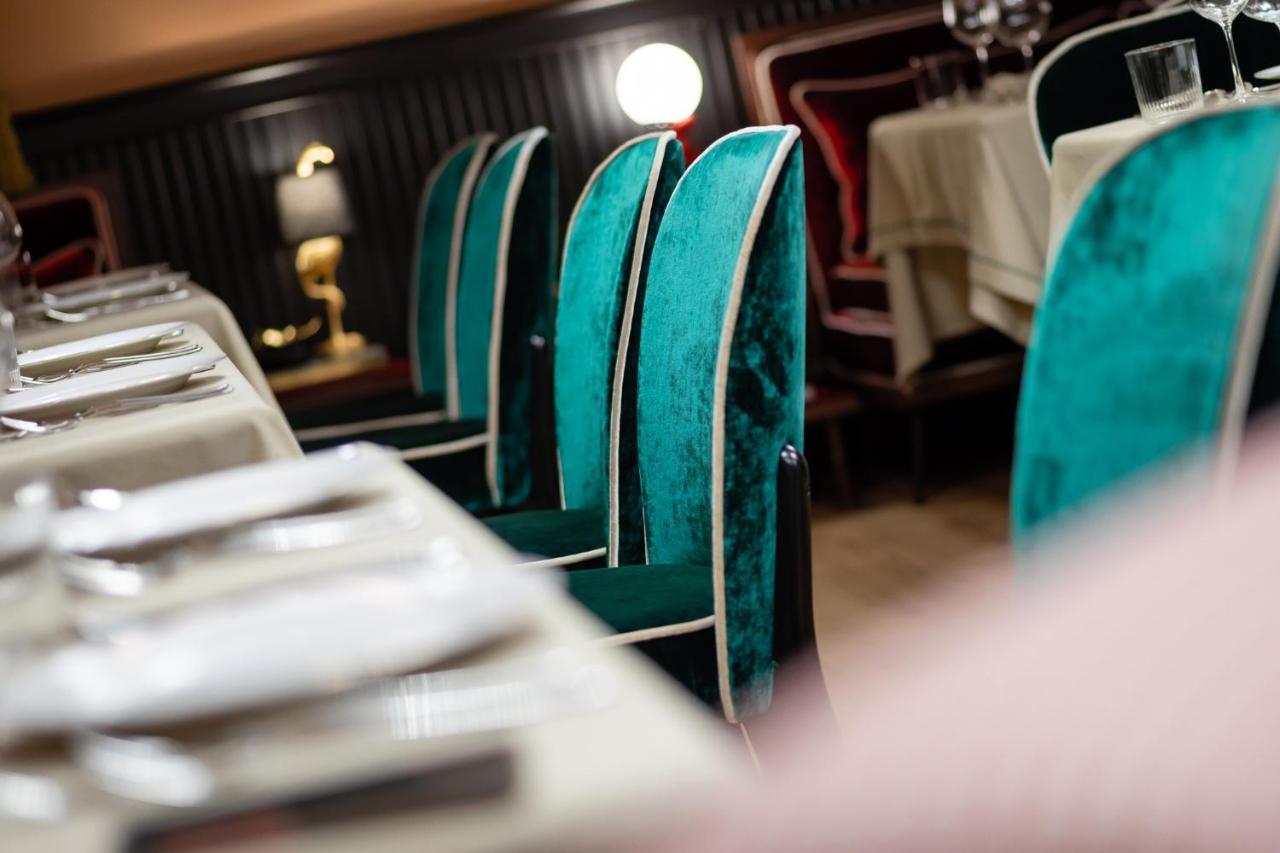 Mert Boutique Hotel Корча Экстерьер фото