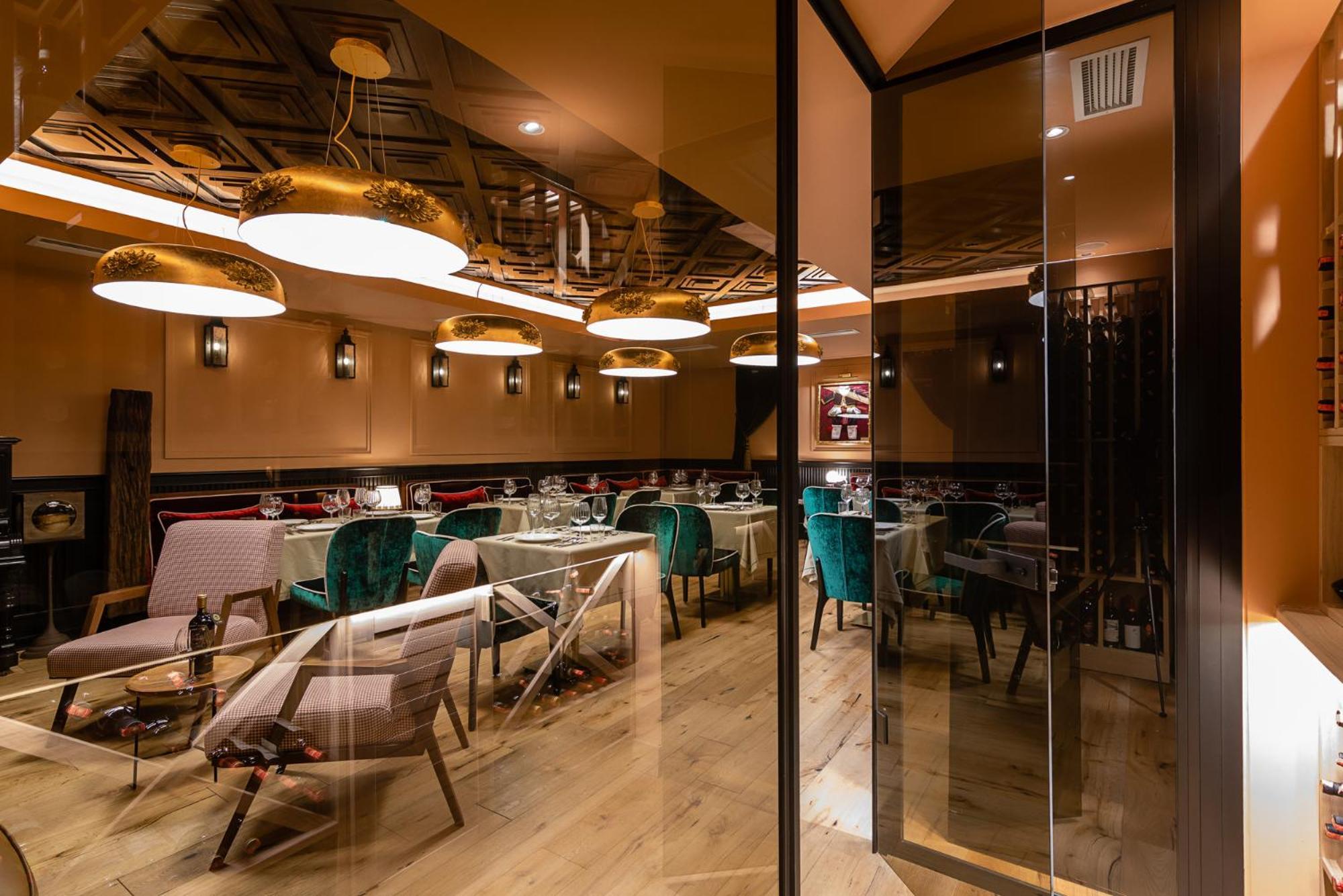 Mert Boutique Hotel Корча Экстерьер фото